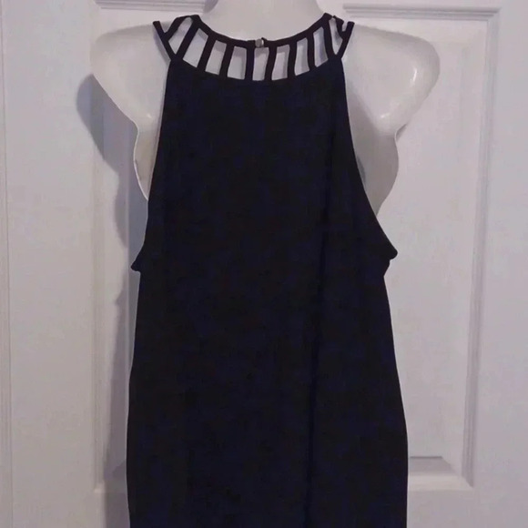 💙🏍 Black top with cute neckline - Picture 4 of 9